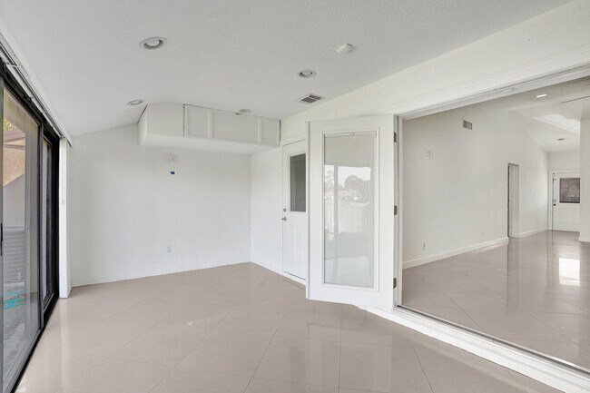 Building Photo - 630 Sea Pine Way