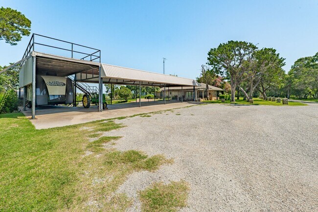 Building Photo - 25620 U.S. Hwy 67