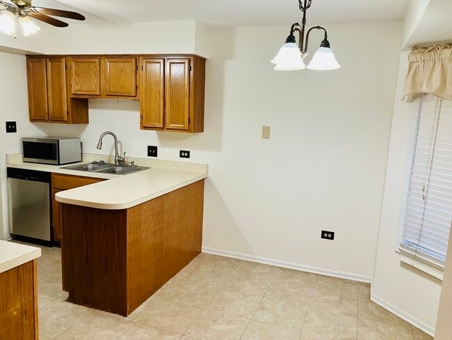 Building Photo - 3524 Willowview Ct