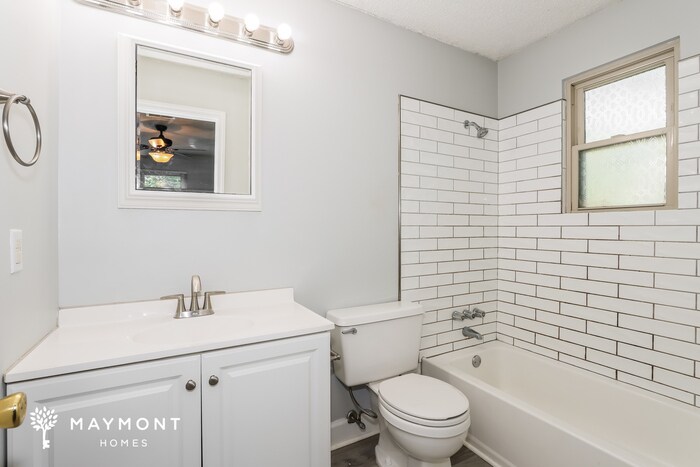 Building Photo - 304 E Wynngate Dr