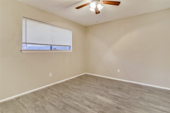 Building Photo - 10839 Sugar Hill Dr