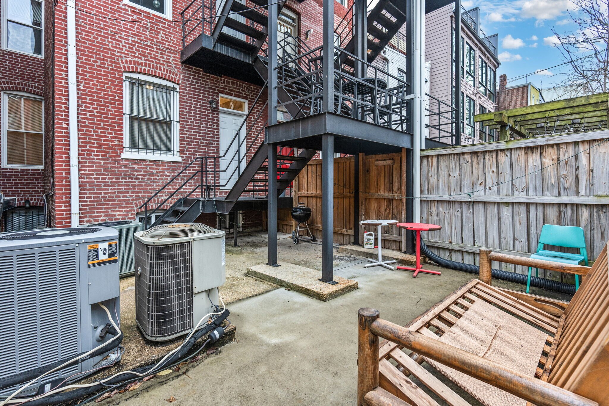 Building Photo - 1448 Newton St NW