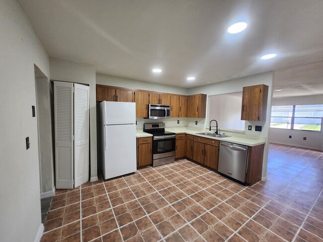 Building Photo - 406 Cocoa Ct