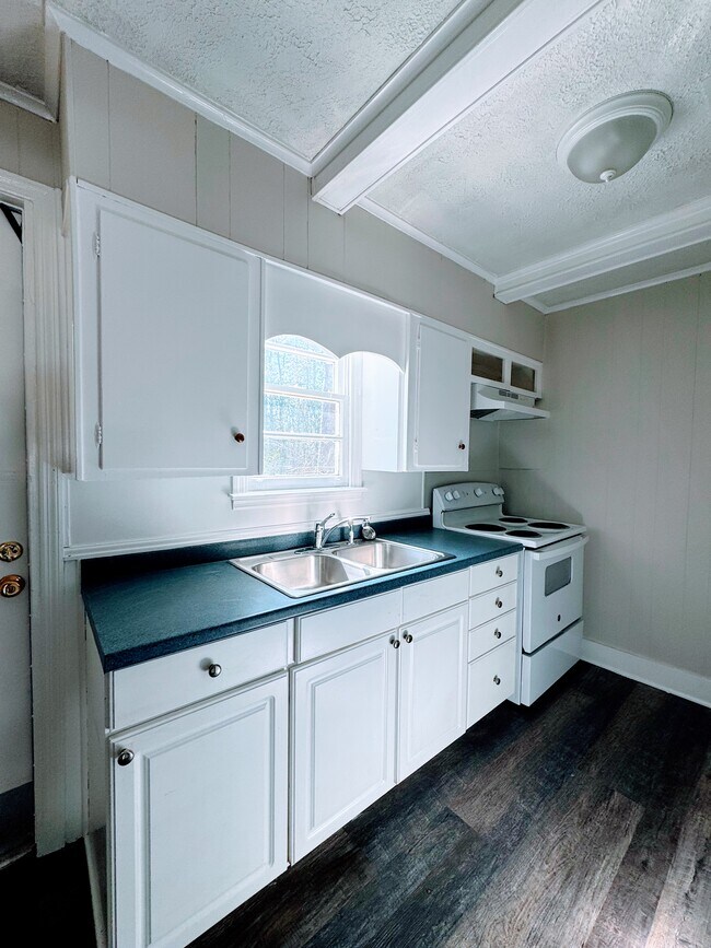 Building Photo - 3714 Farwood Dr