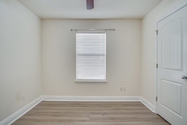 Building Photo - 3-Bedroom Home with Open Floor Plan, and Oversized Primary Suite