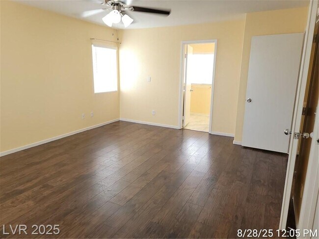 Building Photo - Charming Silverado Ranch Home!