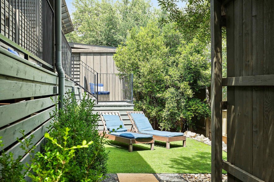 Building Photo - 2113 Barbaro Way