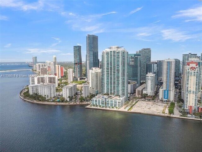 Building Photo - 1331 Brickell Bay Dr