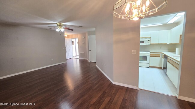 Building Photo - 816 Greenwood Manor Cir