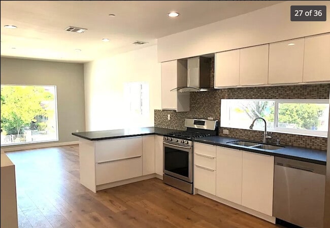 Building Photo - 606 N Harvard Blvd