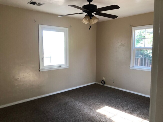 Building Photo - 801 S Bradley St