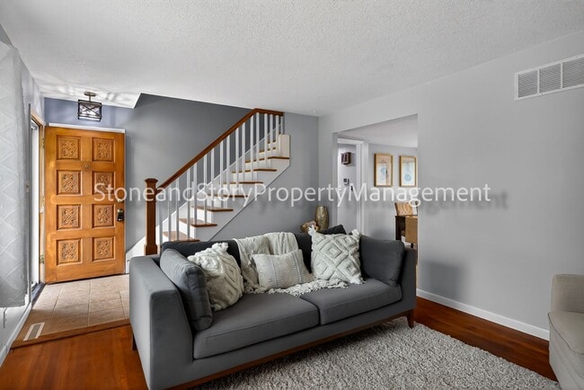 Building Photo - 4 bedroom 2 bath on quiet street in Briarwood