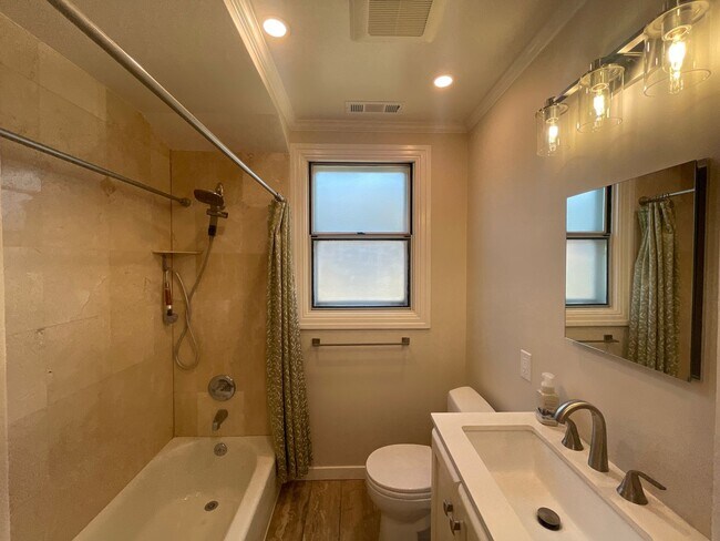 Building Photo - Beautiful San Bruno Home!