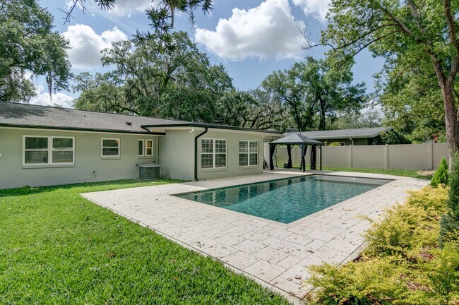 Building Photo - Gorgeous Mid-Centry Modern 3bed/2bath with...