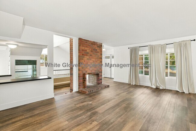 Building Photo - 265 S Via Montanera