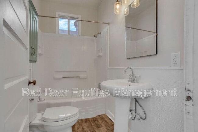 Building Photo - 134 W Walnut St