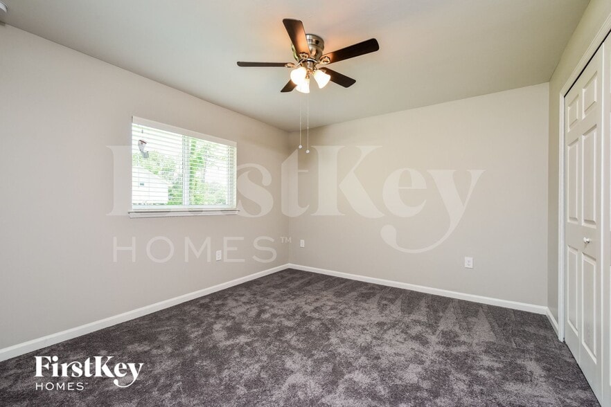 Building Photo - 8287 Robin Rd