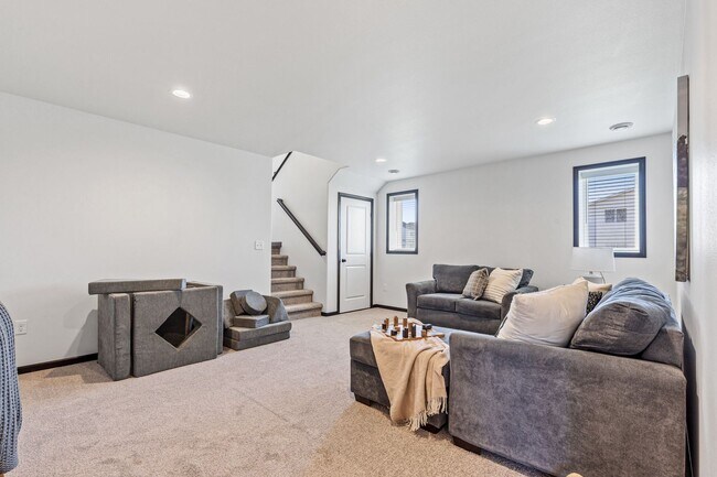 Building Photo - 4-bedroom, 3-bathroom Horace Single-Family...