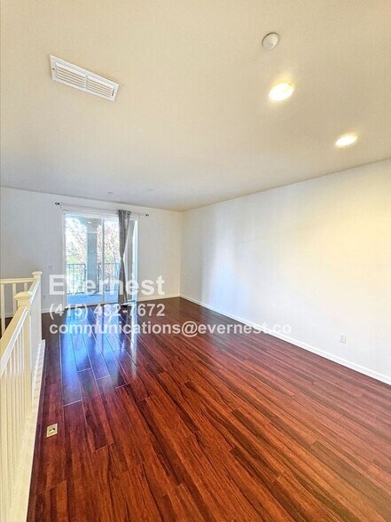 Building Photo - 764 Grandview Ter