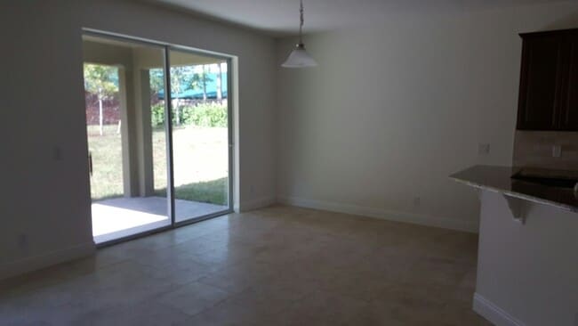 Building Photo - 1065 Vinsetta Cir