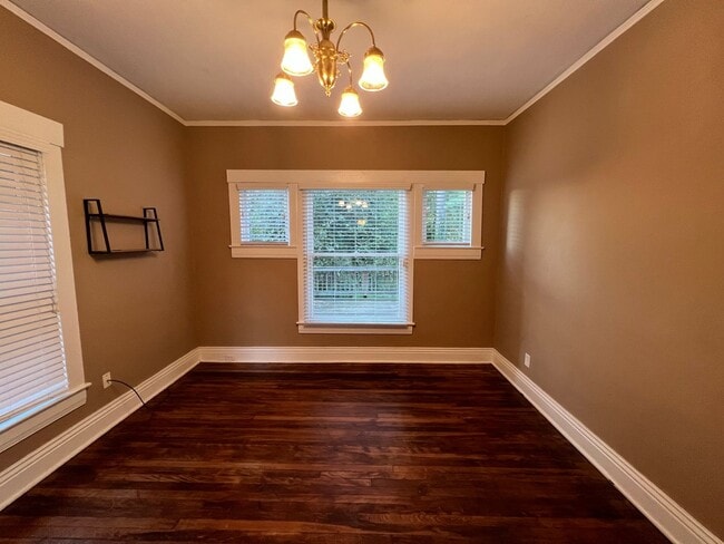 Building Photo - Beautiful house for rent!