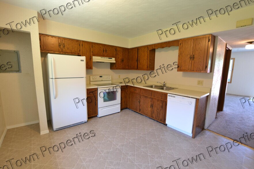 Building Photo - 654 Meadowood Ln