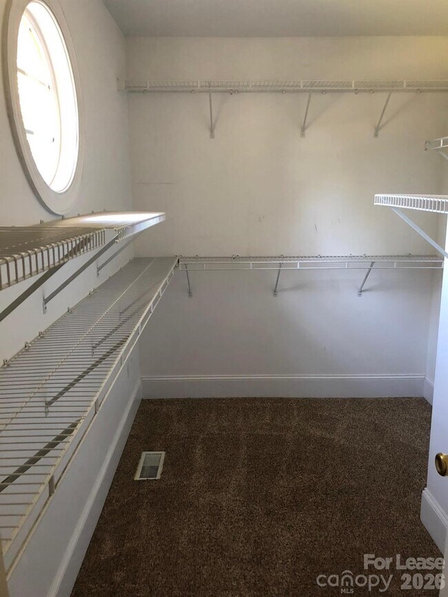 Building Photo - 126 Purple Finch Ln