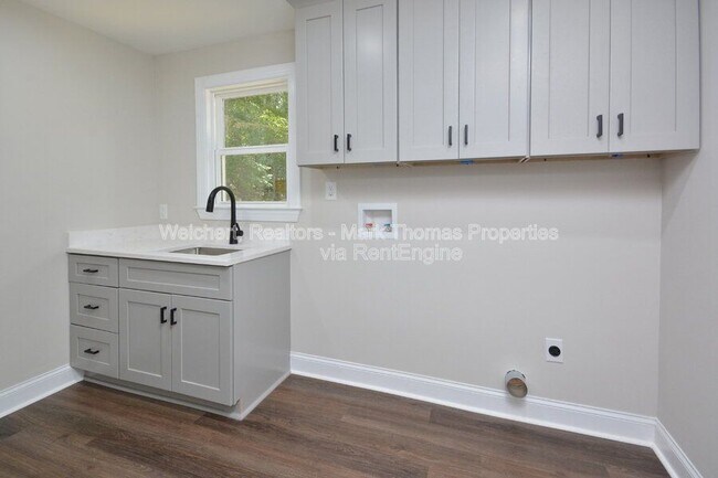 Building Photo - 1705 Mason Rd