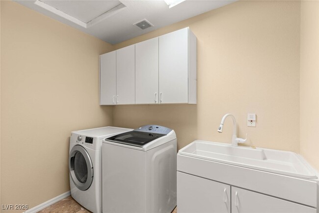 Building Photo - 17 Morninglow Pass