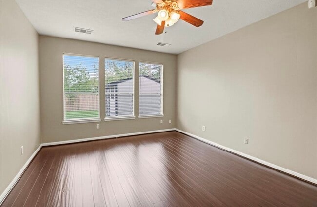 Building Photo - 10807 Oak Bayou Ln
