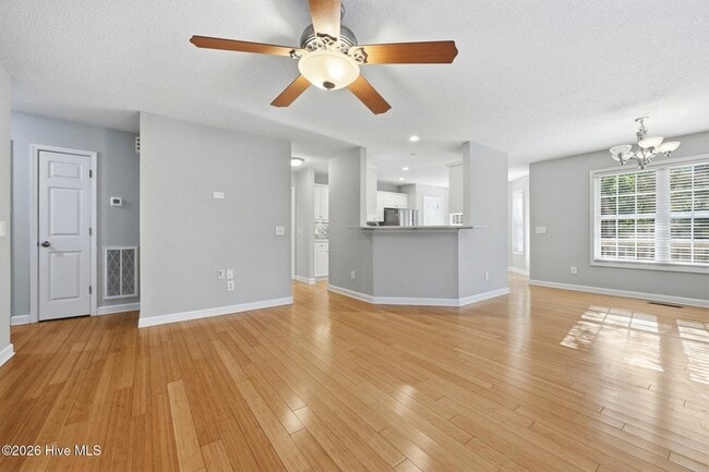 Building Photo - 14 Juniper Ln