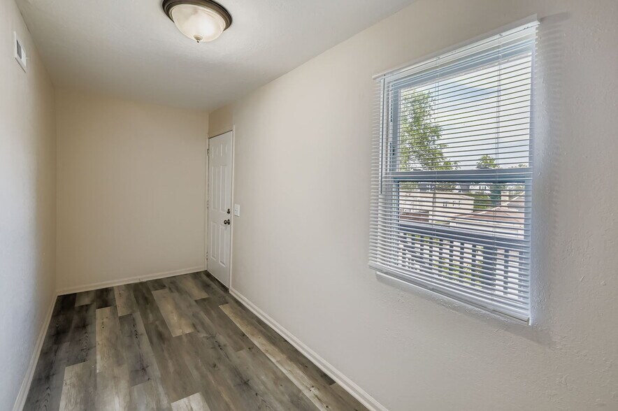 Building Photo - 1827 Grey Ave