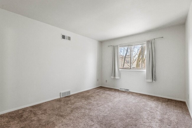 Building Photo - 1302 N Gammon Rd