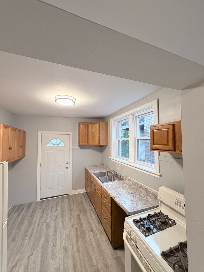 Building Photo - 10625 S Calumet Ave