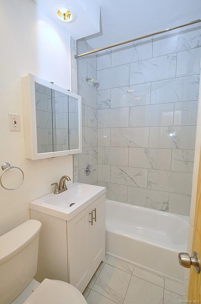 Building Photo - 120 Stonelea Pl