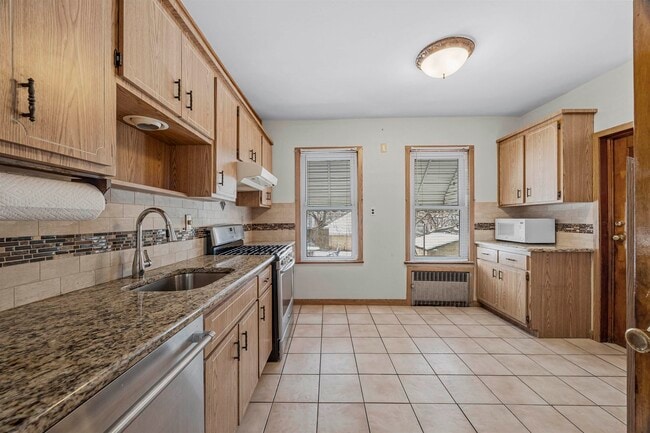 Building Photo - 287 Hornblower Ave