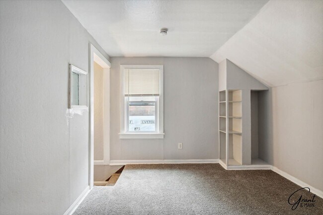 Building Photo - 18182 Heyden St