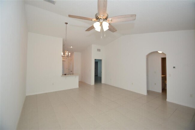 Building Photo - 14 Unimay Ct