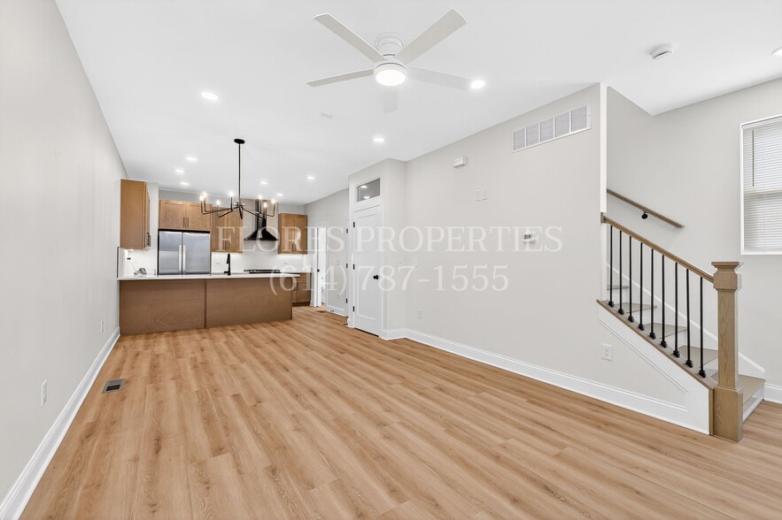 Building Photo - 698 S 22nd St