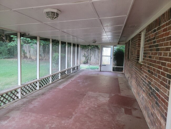 Building Photo - Perfect Peachtree City Location, 3 Bedroom...