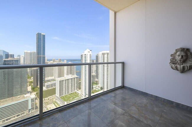 Building Photo - 1425 Brickell Ave