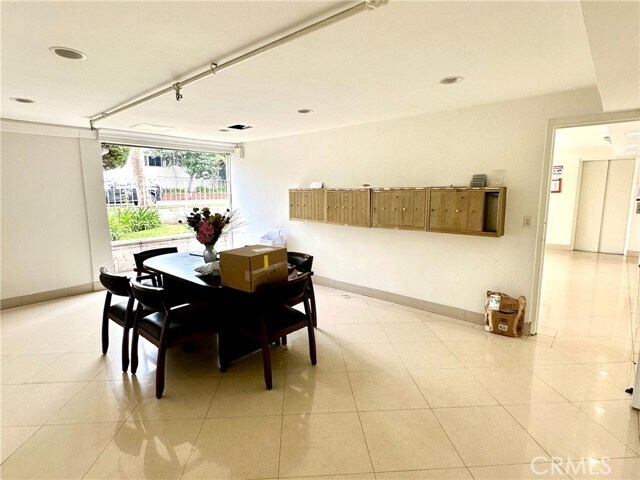 Building Photo - 423 Rexford Dr