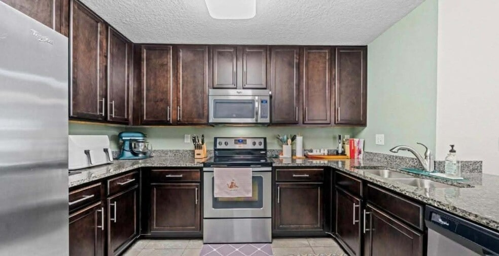 Building Photo - 213 Larkin Pl