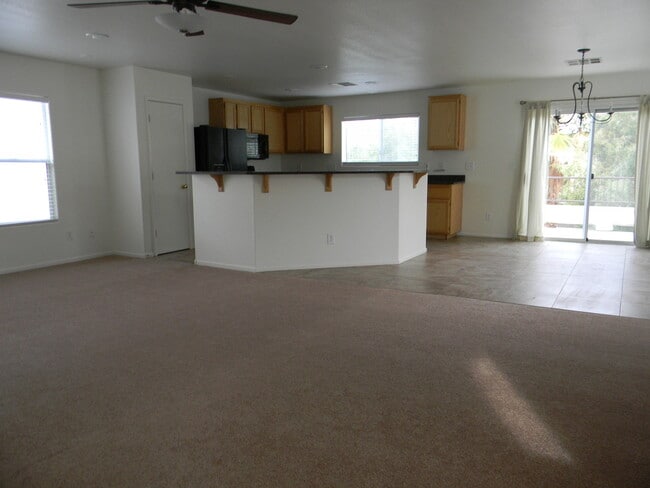 Building Photo - Diamond Ranch