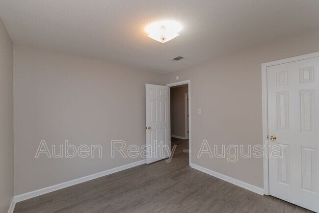 Building Photo - 4689 Oakley Pirkle Rd