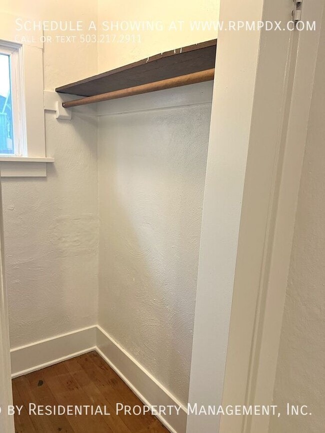 Building Photo - 214 NE Bryant St