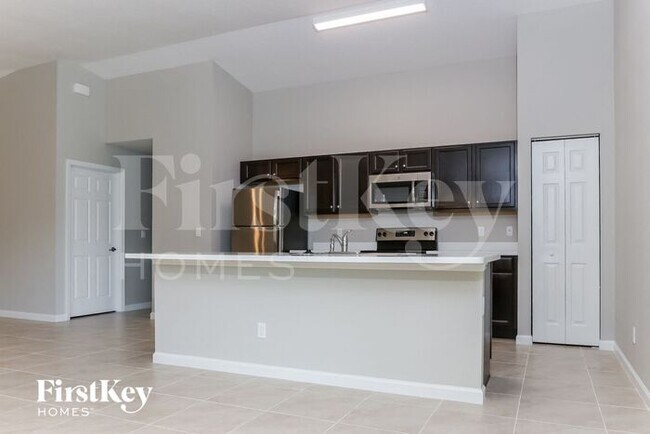 Building Photo - 2092 SW Altman Ave