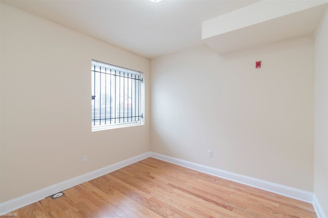 Building Photo - 5 br, 2 bath Triplex - 1842 N 17TH ST Unit...