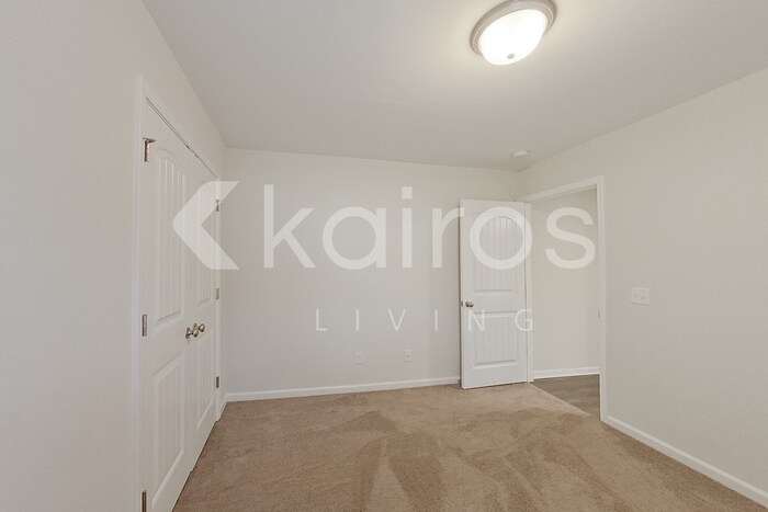 Building Photo - 107 Lord Effingham Wy