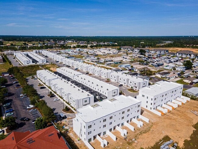 Building Photo - 400 Famagusta Dr